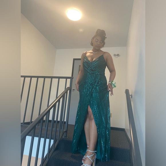 Elegant Teal/Emerald Green Prom Dress - Picture 1 of 11